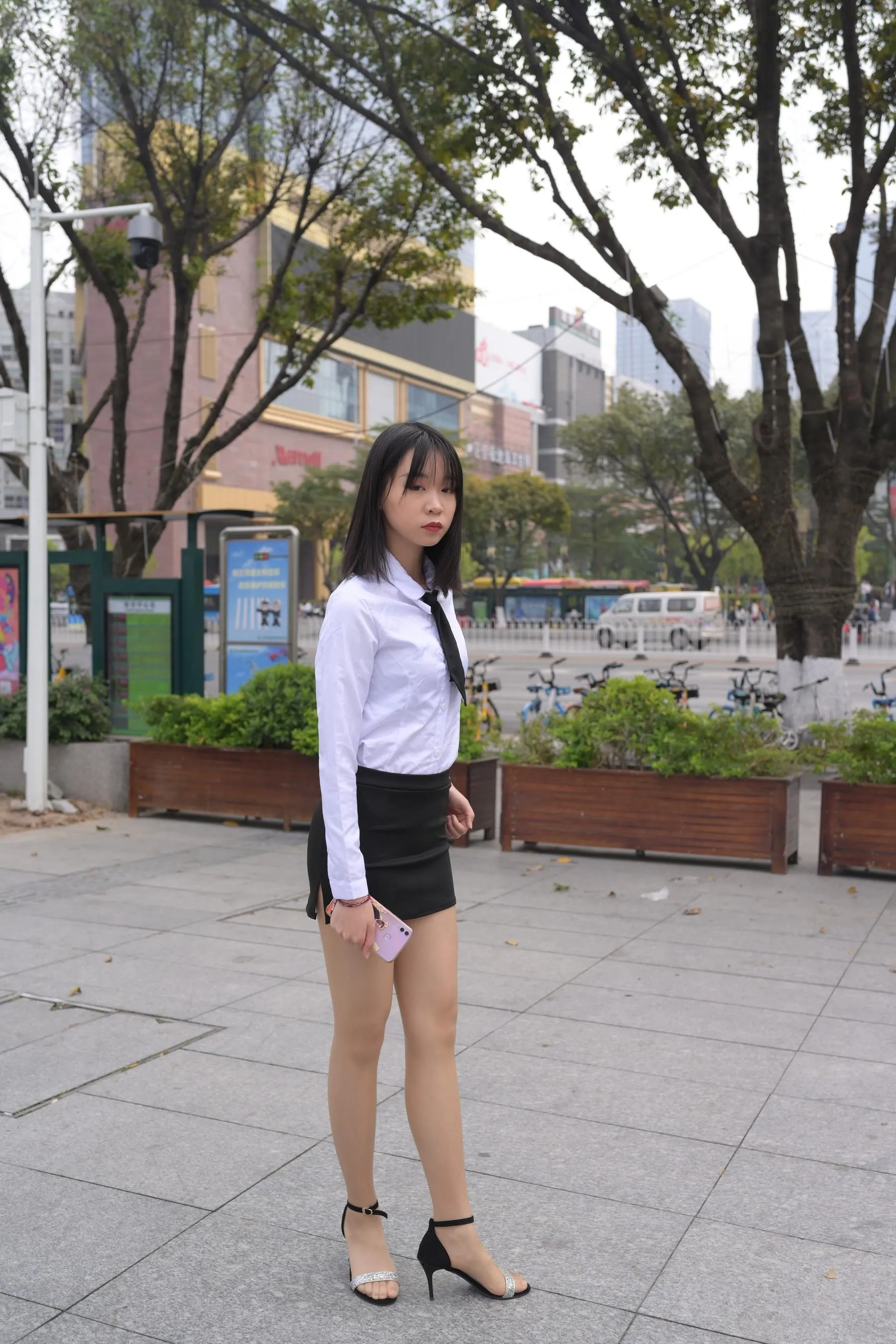 [魔镜街拍] NO.084 程生街拍-商城推销美女长腿肉丝制服 [456P]插图1